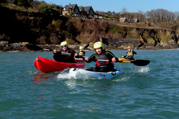 Kayakers wearing yellow helmets