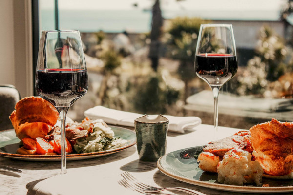 festive: choir, donkeys, sunday lunch