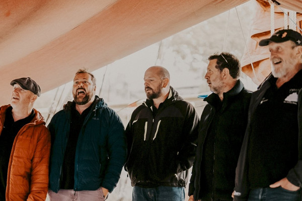 festive: Stuns'ls, donkeys, nourish