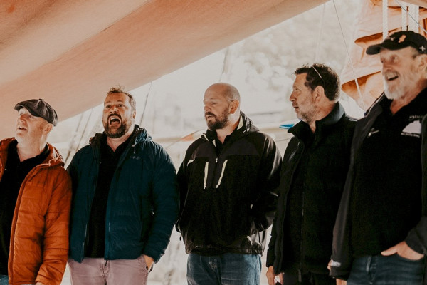 Stuns'ls and Helm DeVegas