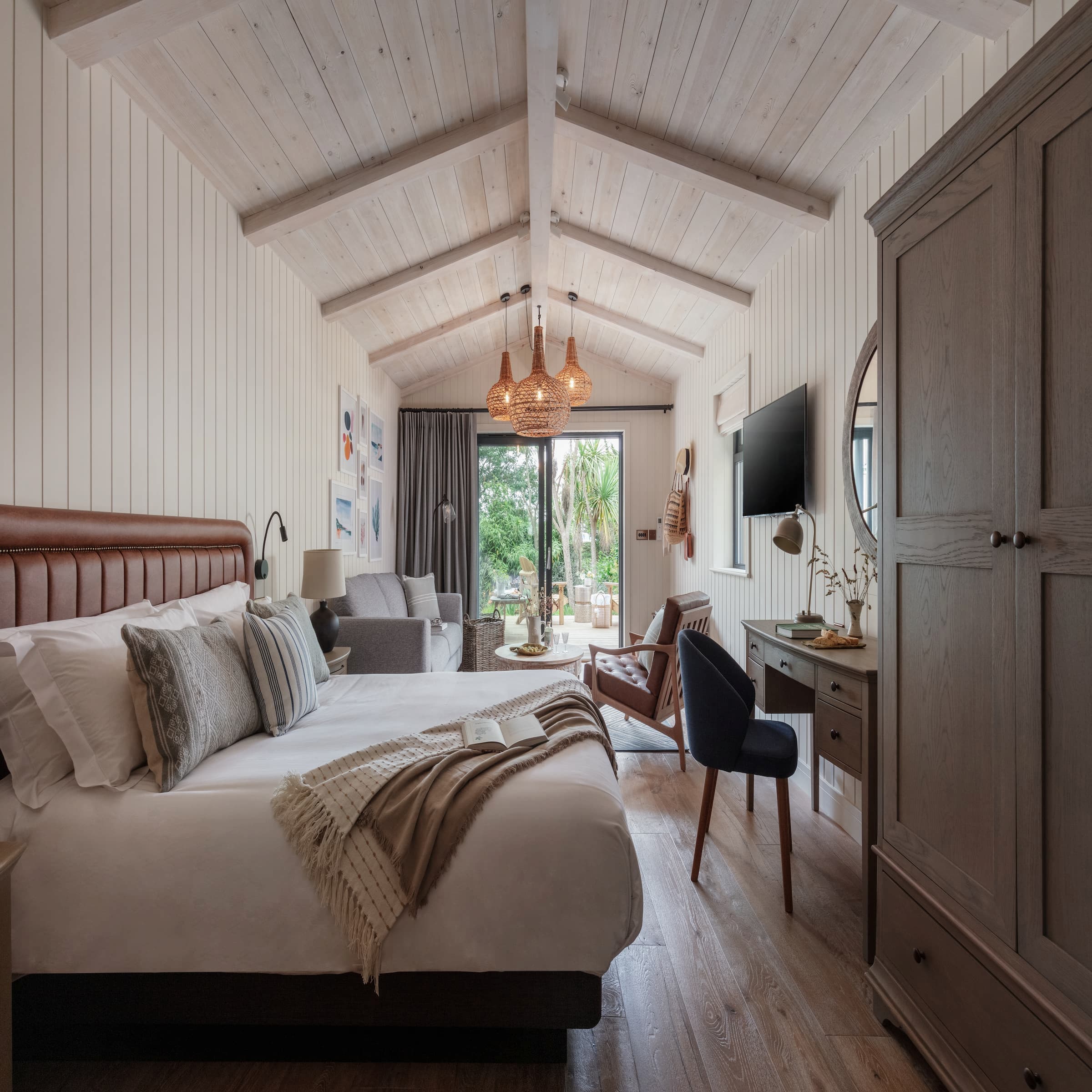 St Michaels Resort Garden Lodge bedroom